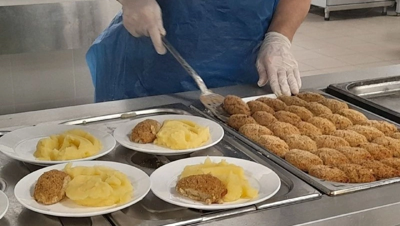 Татьяна Круглякова оценила школьное питание в школе «Большая Медведица» посёлка Северный