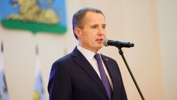 Вячеслав Гладков вручил стипендии губернатора Белгородской области талантливым школьникам