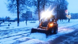 Коммунальщики Белгородского района вышли на расчистку территории от снега