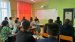 Белгородские полицейские встретились с учащимися Беломестненской школы