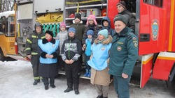 Сотрудники МЧС встретились с эвакуированными из приграничных сёл Белгородского района жителями