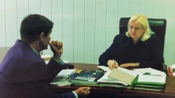 А на столе лежал воронёный пистолет…