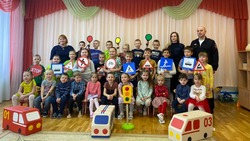 Сотрудники районного ОМВД побывали в Детском саду № 7 в Беловском Белгородского района