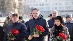 Вячеслав Гладков в День защитника Отечества возложил цветы к мемориальным комплексам в Белгороде