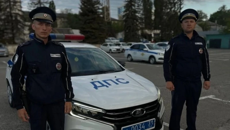 Белгородские сотрудники Госавтоинспекции оказали помощь в сопровождении мужчины с тяжелой травмой