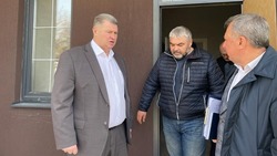 Владимир Перцев посетил построенные для многодетных семей дома в Белгородском районе