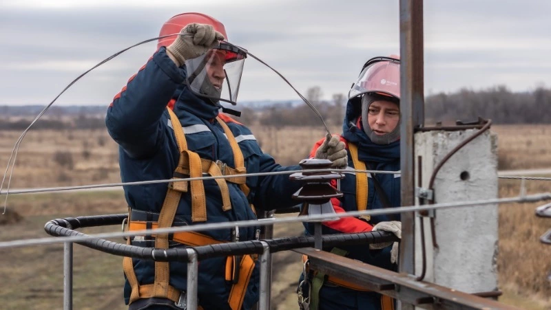 Белгородские энергетики восстанавливают электроснабжение после шквалистого ветра