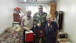 Белгородские росгвардейцы поздравили с юбилеем ведомства ветерана войск правопорядка