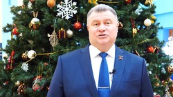 Владимир Перцев поздравил жителей Белгородского района с Новым годом