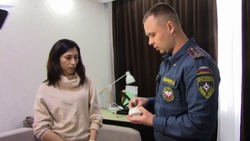 Сотрудники ГУ МЧС России по Белгородской области вручили пожарные извещатели многодетным семьям