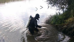 Белгородские водолазы вытащили тело мужчины из водоёма