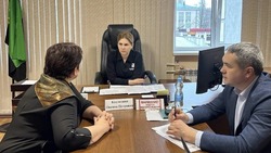 Министр строительства области Оксана Козлитина встретилась с жителями посёлка Майский