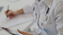 Лаборатория забора анализов Дубовской поликлиники примет юных пациентов в мае по вторникам