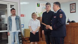 Полицейские Белгородского района и общественники поздравили маленьких белгородцев 