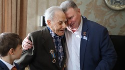 Владимир Перцев поздравил ветерана Великой Отечественной войны Григория Осминко с 105-летним юбилеем