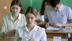 Вячеслав Гладков рассказал о возможности выпускников получить аттестаты по успеваемости