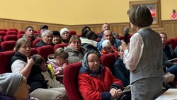 Анна Куташова встретилась с жителями сёл Петровка и Соловьёвка