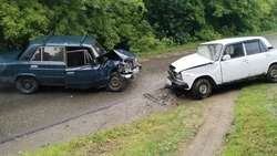 Два человека пострадали при столкновении автомобилей в селе Красный Октябрь 
