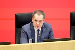Вячеслав Гладков заслушал доклад о единовременных выплатах пострадавшим от ВСУ