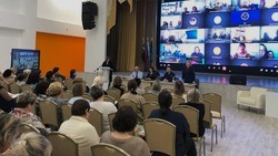 Белгородские полицейские выступили с профилактической лекцией на общешкольном собрании