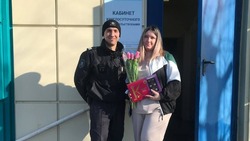 Белгородские полицейские поздравили с Международным женским днём медиков