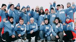 Волонтёры из студенческого отряда «Белый лев» убрали снег в посёлке Октябрьский