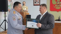 Владимир Перцев поздравил белгородских полицейских с профессиональным праздником
