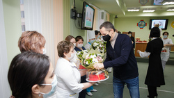Вячеслав Гладков поздравил матерей, родивших детей в новогоднюю ночь