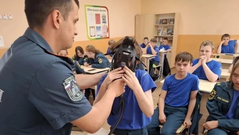 Сотрудники МЧС России напомнили кадетам правила пожарной безопасности