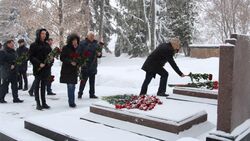 Губернатор Белгородской области возложил цветы к памятнику Василия Горина