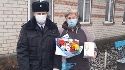 Сотрудники ОМВД России по Белгородскому району поздравили с днем рождения маму сотрудника
