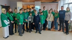Юные краеведы из села Никольское побывали в музее-кабинете знаменитого земляка А.Филатова