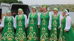 Белгородцы пели возле пруда в Бехлевке