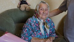 Анна Куташова поздравила с 90-летием вдову участника Великой Отечественной войны Надежду Шевченко