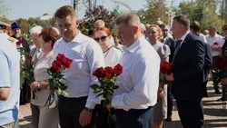 Владимир Перцев возложил цветы к мемориалу в память о защитниках Белгорода