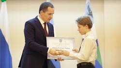 Белгородский школьник получил именную стипендию губернатора Вячеслава Гладкова