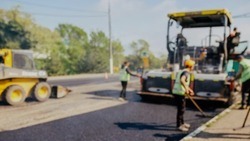 Дорожники отремонтируют 32 км дорог к медучреждениям в Белгородской области