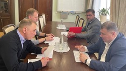 Владимир Перцев встретился с руководителем муниципального ресурсного центра