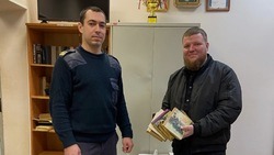 Председатель Общественного совета при районном ОМВД передал более 150 книг в библиотеку ИВС