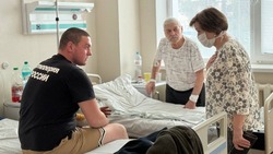 Анна Куташова навестила пострадавших в результате обстрелов ВСУ мирных жителей