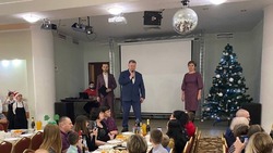 Владимир Перцев посетил проживающих в ПВР жителей Белгородского района и поздравил их с Новым годом 