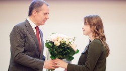 Вячеслав Гладков вручил стипендии губернатора лучшим студентам – будущим педагогам