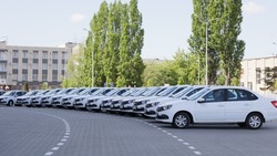 Вячеслав Гладков вручил ключи от 22 новых автомобилей главврачам ЦРБ региона