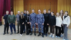 Белгородские росгвардейцы провели урок мужества для учащихся Весёлолопанской школы