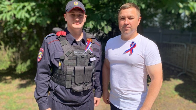 Белгородские правоохранители и общественники приняли участие в акции «Российский триколор»