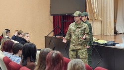 Школьники из посёлка Северный встретились с руководителем Центра «Воин»