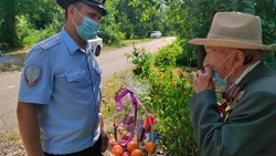 Сотрудники ОМВД России по Белгородскому району навестили ветерана