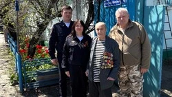 Белгородские транспортные полицейские поздравили ветеранов с наступающим Днём Победы