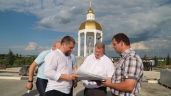 Владимир Перцев проверил ход ремонта ротонды на въезде в Белгород