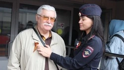 Сотрудники Белгородского ЛО МВД России на транспорте присоединились к акции «Георгиевская ленточка»